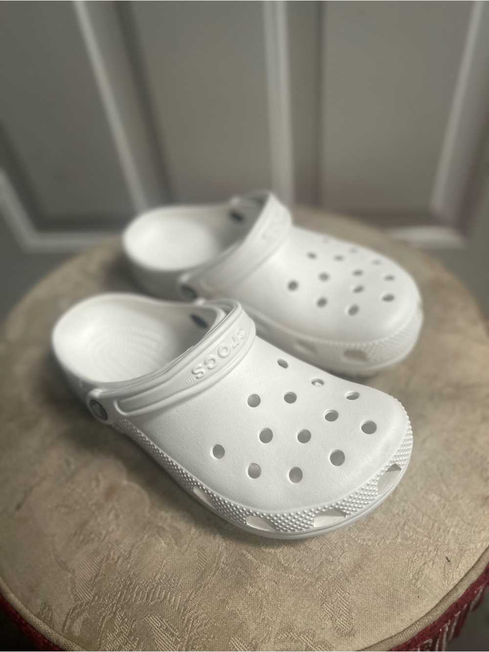 CROCS Junior White Classic Clog - Ventilated Comfort Sz J6